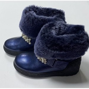 Сапоги из натуральной кожи с мехом синего цвета с декором 