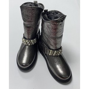 Сапоги из натуральной кожи с мехом серебристого цвета с декором 