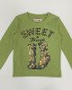 Реглан (лонгслив) зеленого цвета с надписью "sweet & tough" и рисунком