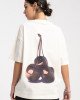 Футболка oversize молочного цвета с принтом на спине 