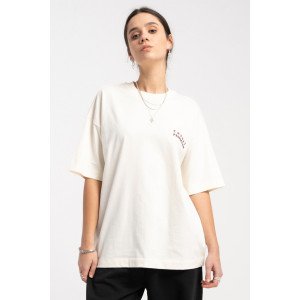 Футболка oversize молочного цвета с принтом на спине 