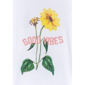 Футболка белого цвета с цветочным принтом и надписью "Good vibes"