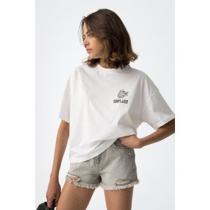 Футболка oversize белого цвета с принтом на спине 