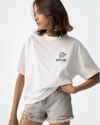 Футболка oversize белого цвета с принтом на спине 