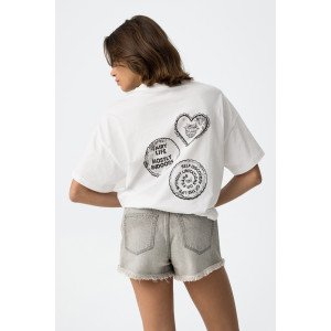 Футболка oversize белого цвета с принтом на спине 