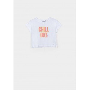 Топ белого цвета с розовой надписью "Chill out" 
