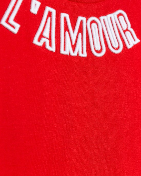 Топ красного цвета с белой вышивкой "L`amour"