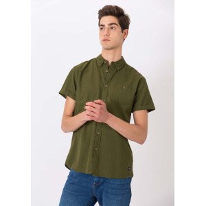 Рубашка Regular Fit оливкового цвета с короткими рукавами 