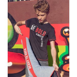 Футболка с надписью Be Bold