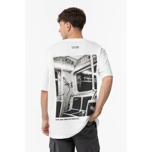 Футболка белого цвета relaxed fit с принтом на спине 