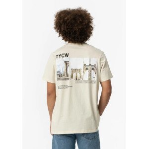 Футболка oversize бежевого цвета с принтом на спине 