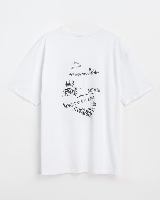 Футболка oversize белого цвета в черный текстовый принт 