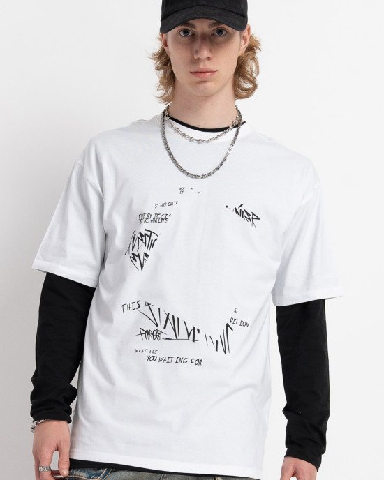 Футболка oversize белого цвета в черный текстовый принт 
