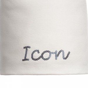Шапка белого цвета с декором Icon 